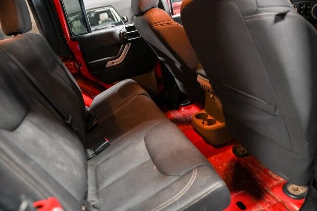 2013 Jeep Wrangler Unlimited Sahara 4WD 4dr SUV Chicago IL