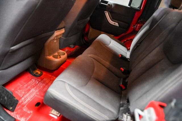 2013 Jeep Wrangler Unlimited Sahara 4WD 4dr SUV Chicago IL