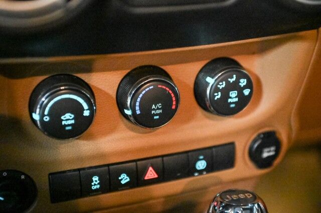 2013 Jeep Wrangler Unlimited Sahara 4WD 4dr SUV Chicago IL