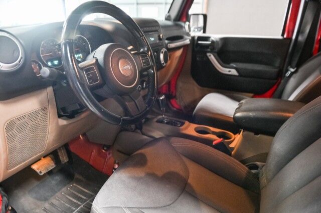 2013 Jeep Wrangler Unlimited Sahara 4WD 4dr SUV Chicago IL