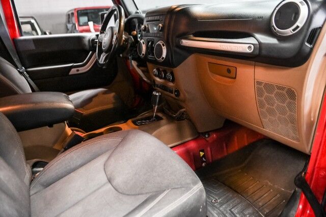 2013 Jeep Wrangler Unlimited Sahara 4WD 4dr SUV Chicago IL