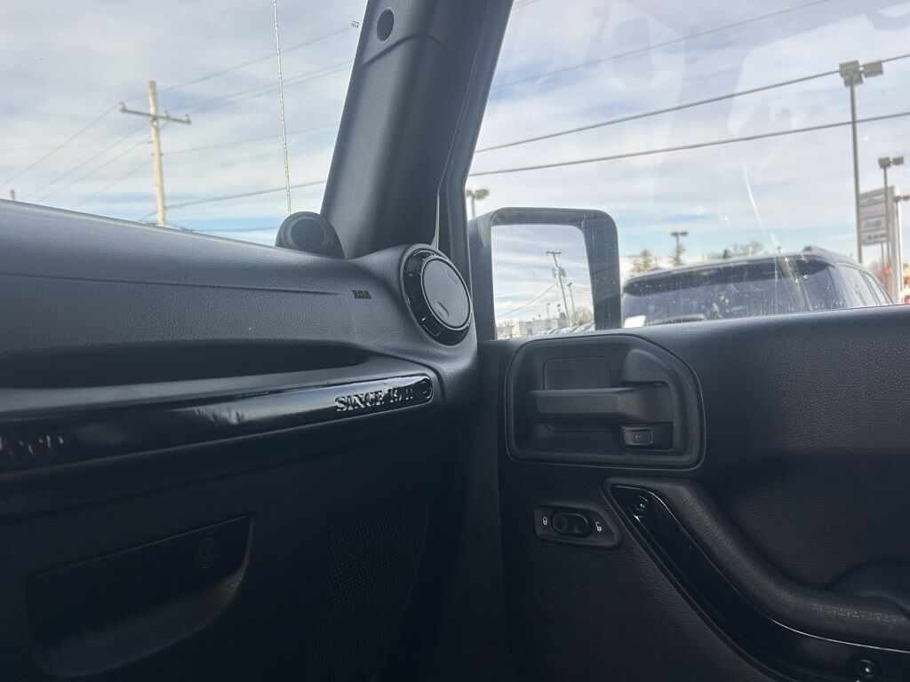 2013 Jeep Wrangler Unlimited Sahara Crestwood KY