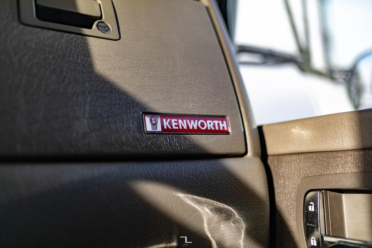 2013 Kenworth T-370 Daycab 26 Ft. Reefer Cube Van Diesel Red Deer AB