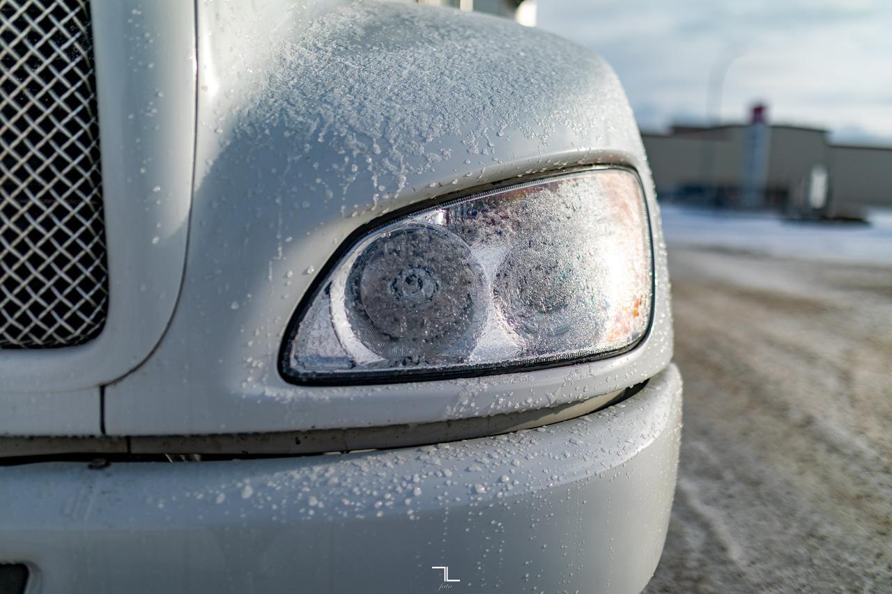 2013 Kenworth T-370 Daycab 26 Ft. Reefer Cube Van Diesel Red Deer AB