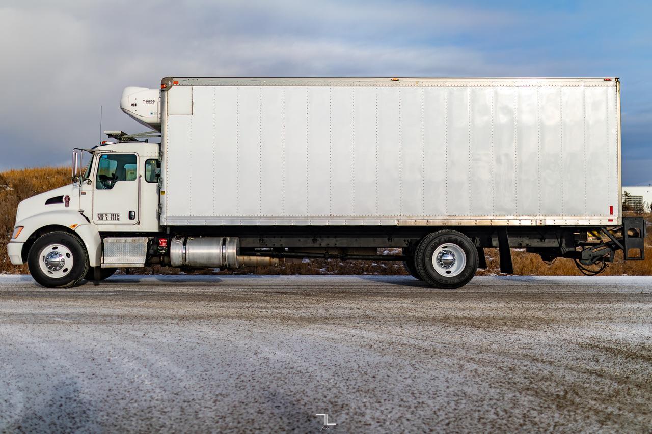 2013 Kenworth T-370 Daycab 26 Ft. Reefer Cube Van Diesel Red Deer AB