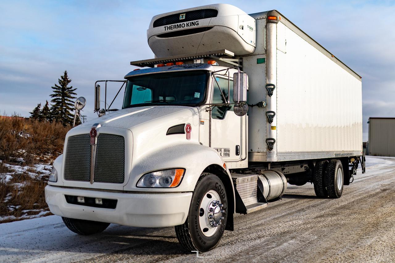 2013 Kenworth T-370 Daycab 26 Ft. Reefer Cube Van Diesel Red Deer AB