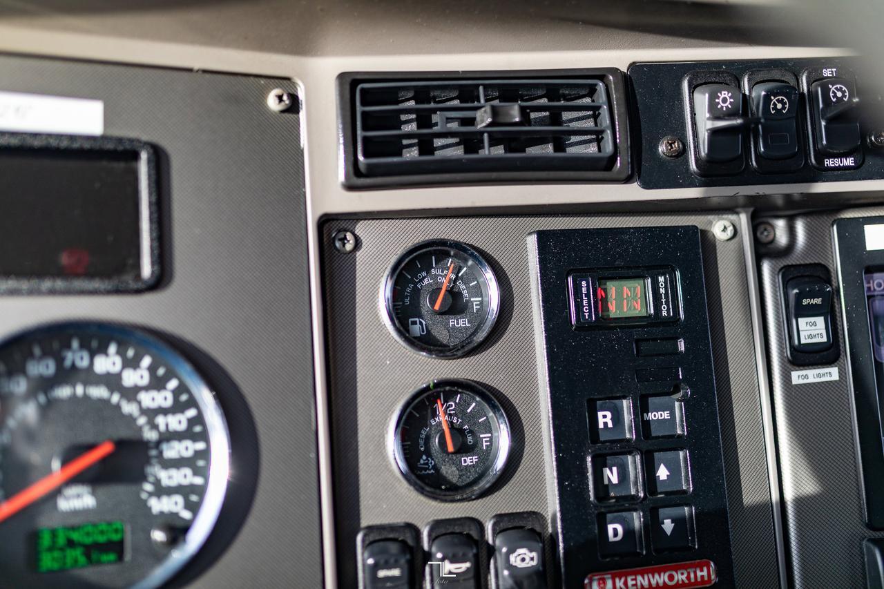 2013 Kenworth T-370 Daycab 26 Ft. Reefer Cube Van Diesel Red Deer AB