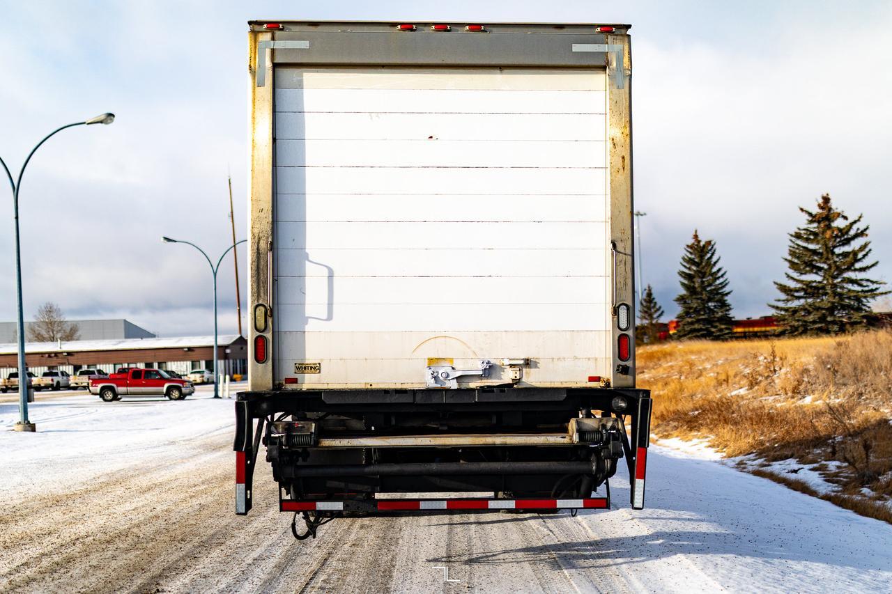 2013 Kenworth T-370 Daycab 26 Ft. Reefer Cube Van Diesel Red Deer AB