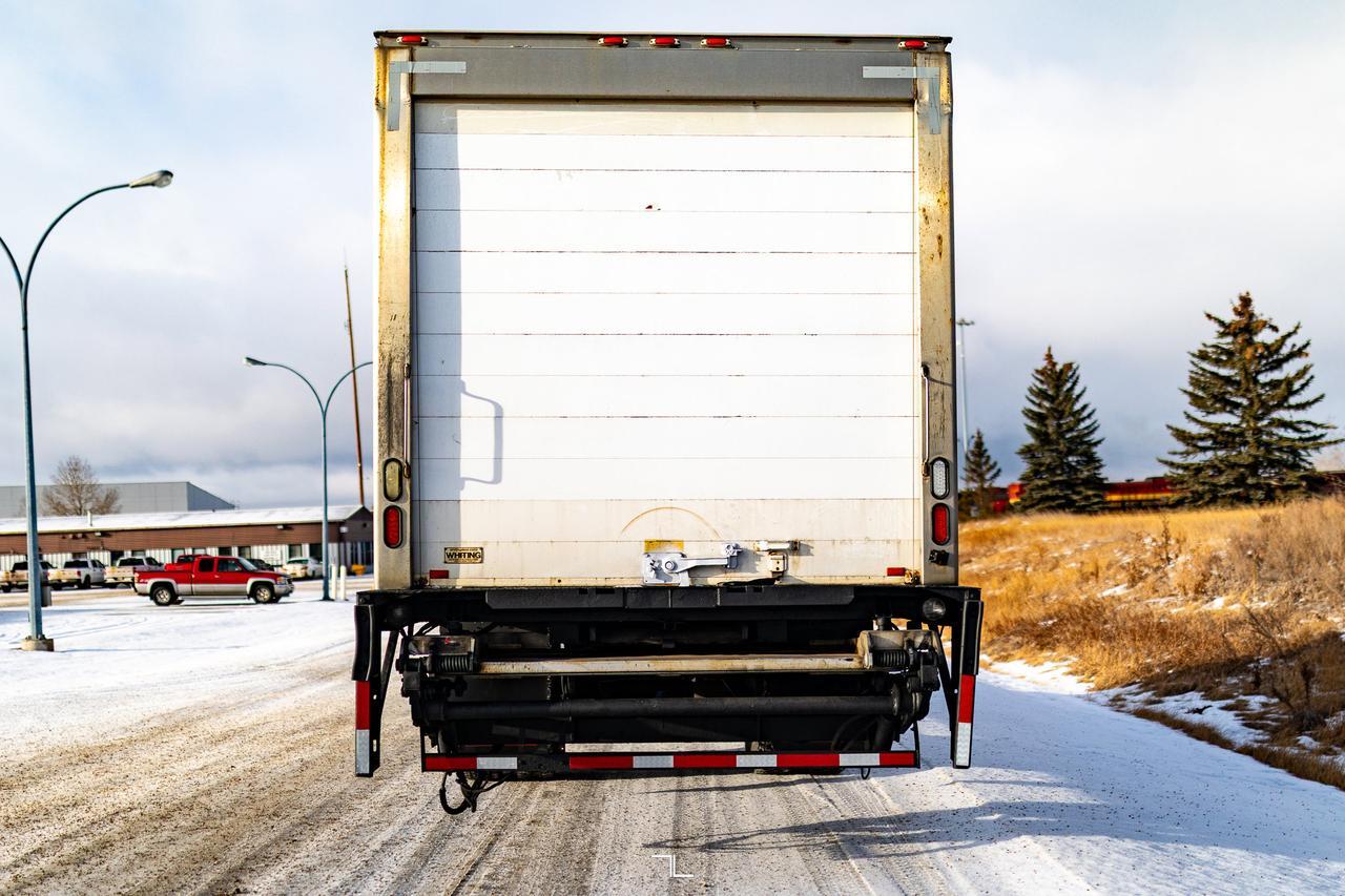 2013 Kenworth T-370 Daycab 26 Ft. Reefer Cube Van Diesel Red Deer AB