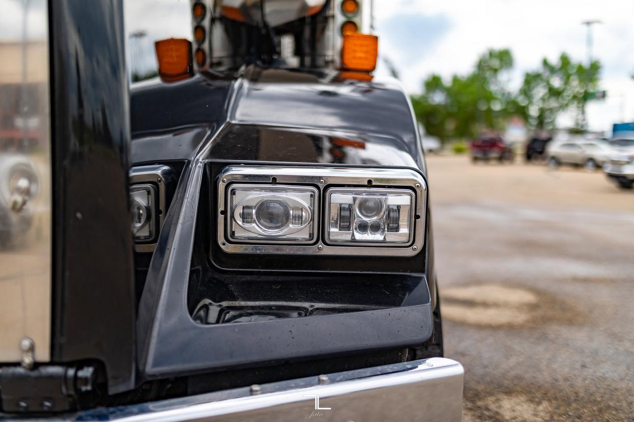 2013 Kenworth T-800 Day Cab Tractor Heavy Spec Red Deer AB