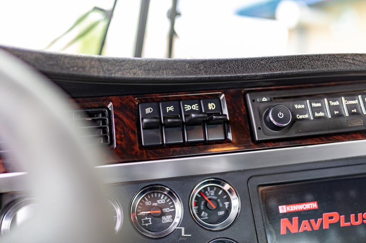 2013 Kenworth T-800 Day Cab Tractor Heavy Spec Red Deer AB