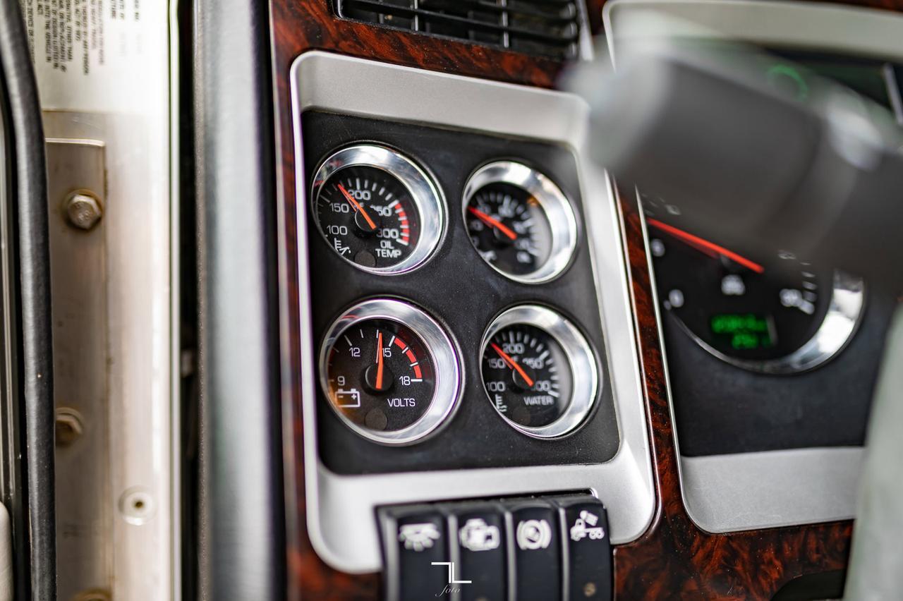 2013 Kenworth T-800 Day Cab Tractor Heavy Spec Red Deer AB