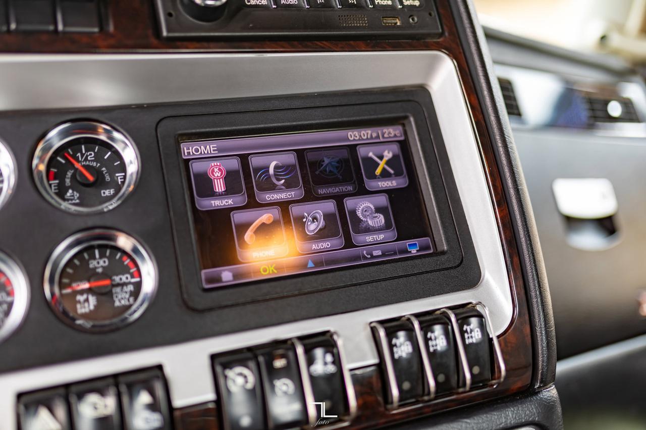 2013 Kenworth T-800 Day Cab Tractor Heavy Spec Red Deer AB