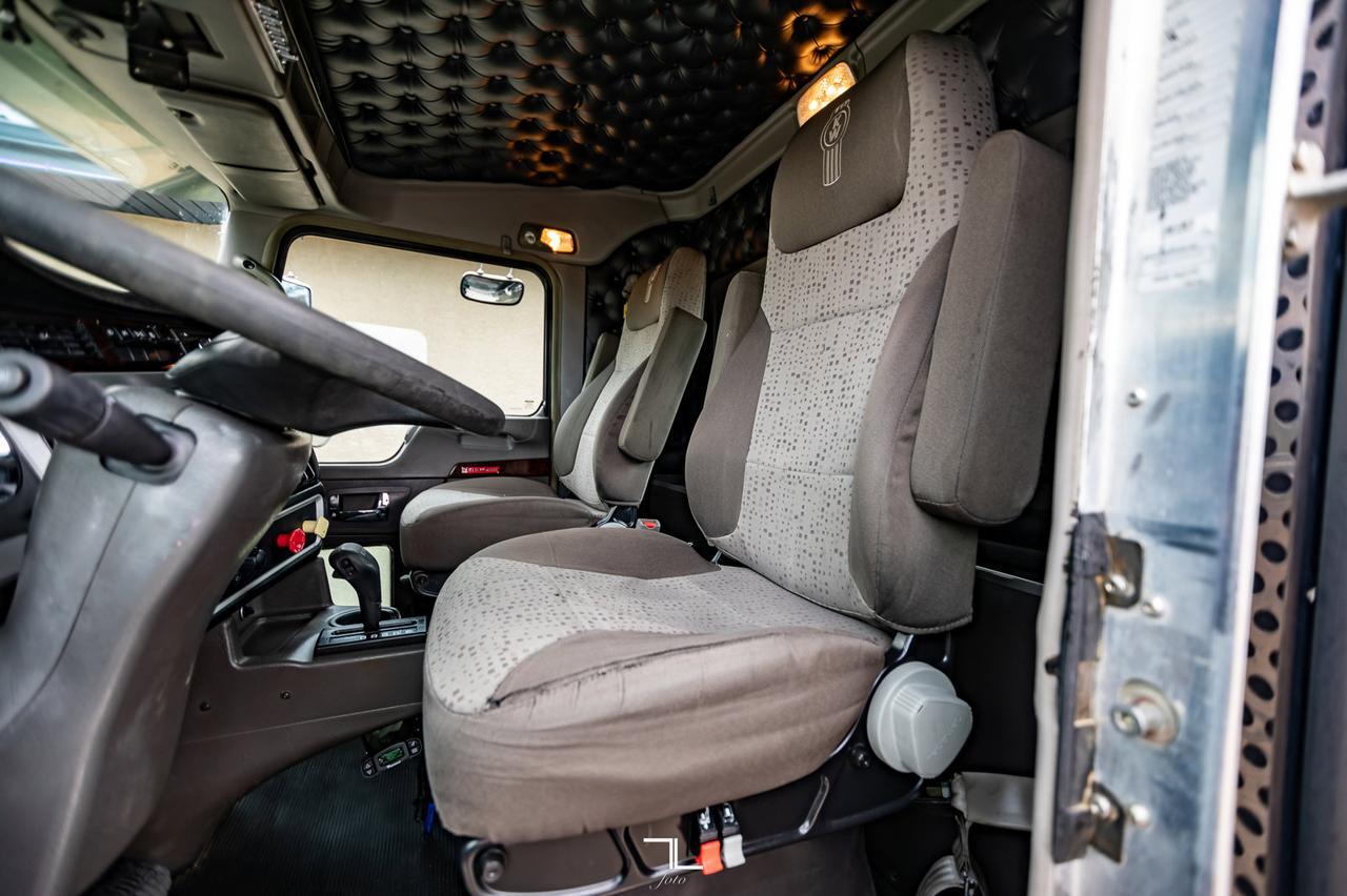 2013 Kenworth T-800 Day Cab Tractor Heavy Spec Red Deer AB