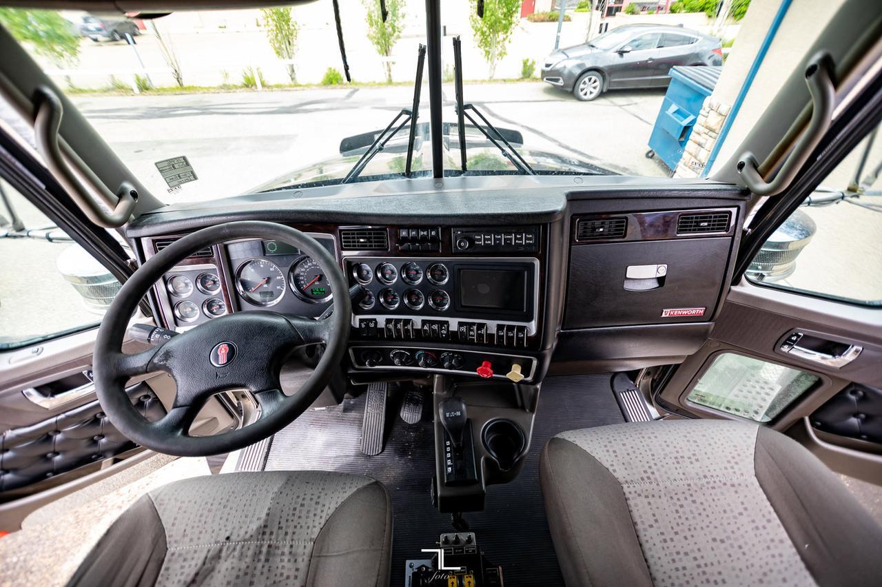 2013 Kenworth T-800 Day Cab Tractor Heavy Spec Red Deer AB