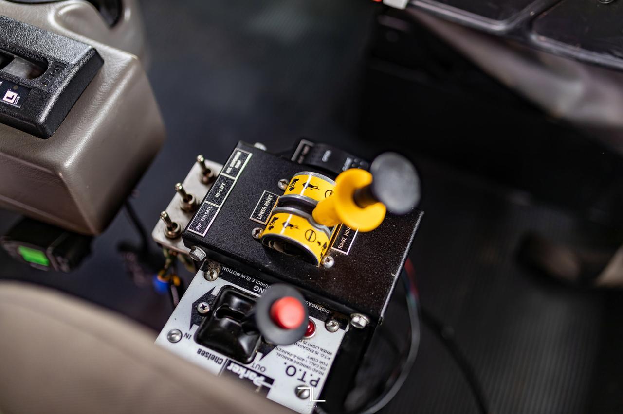 2013 Kenworth T-800 Day Cab Tractor Heavy Spec Red Deer AB