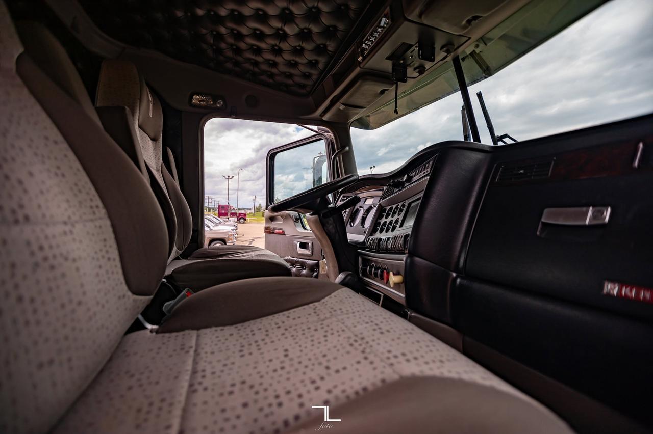 2013 Kenworth T-800 Day Cab Tractor Heavy Spec Red Deer AB