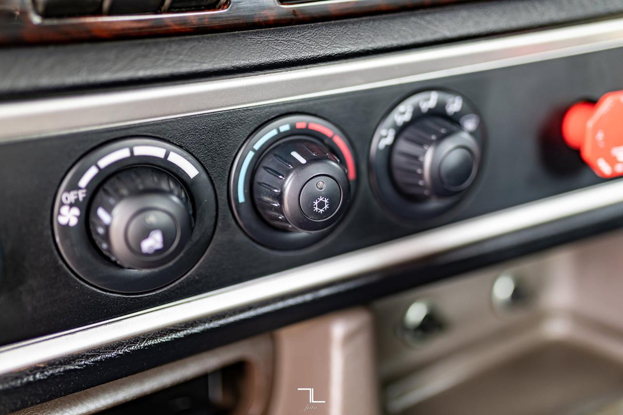 2013 Kenworth T-800 Day Cab Tractor Heavy Spec Red Deer AB