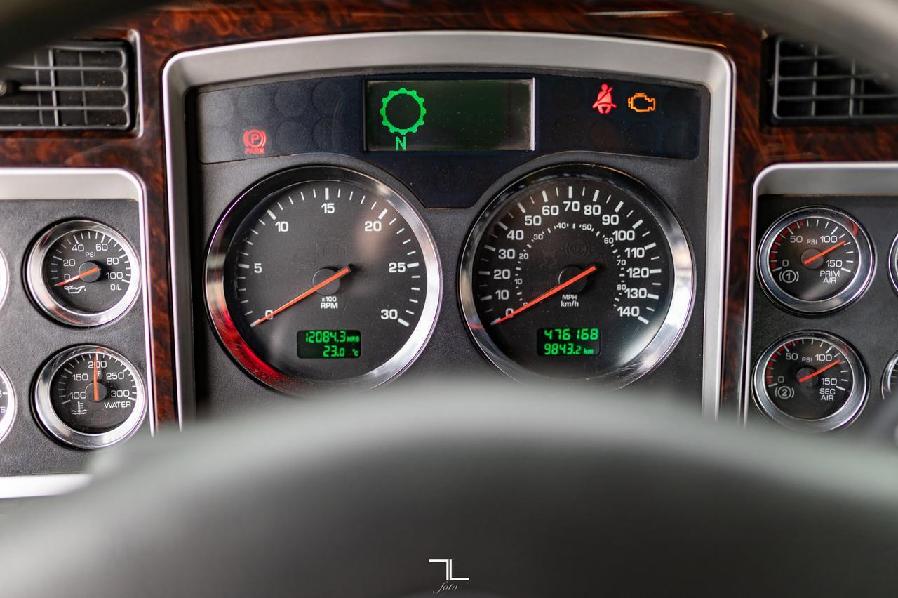 2013 Kenworth T-800 Day Cab Tractor Heavy Spec Red Deer AB