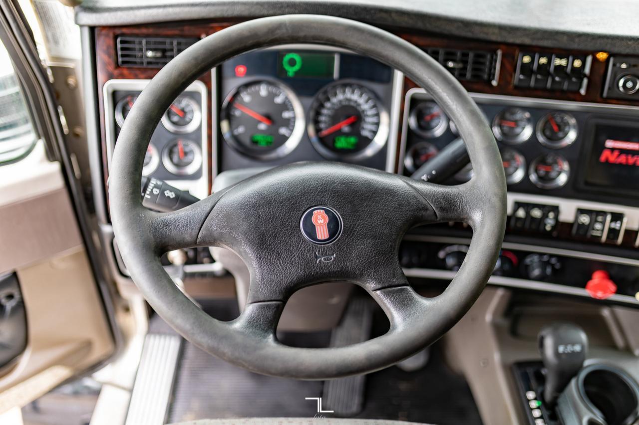 2013 Kenworth T-800 Day Cab Tractor Heavy Spec Red Deer AB