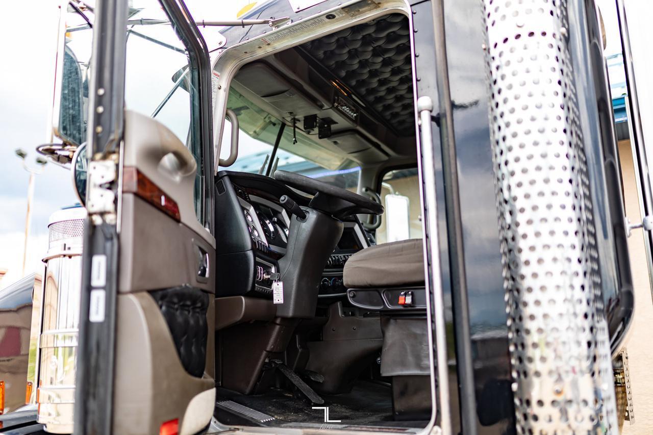 2013 Kenworth T-800 Day Cab Tractor Heavy Spec Red Deer AB