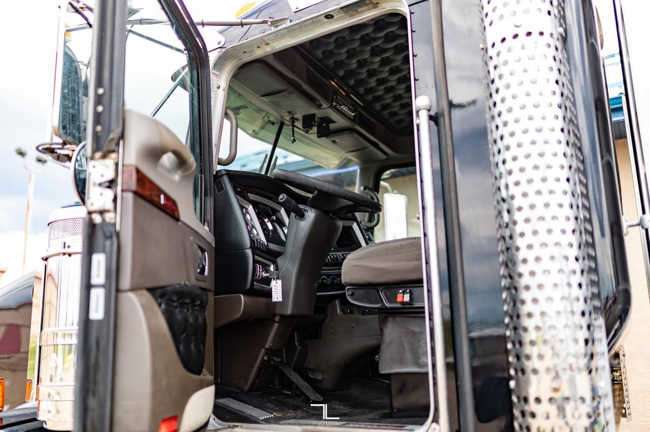 2013 Kenworth T-800 Day Cab Tractor Heavy Spec Red Deer AB