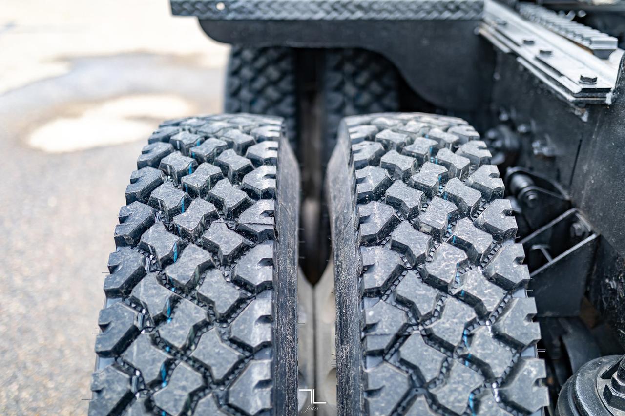 2013 Kenworth T-800 Day Cab Tractor Heavy Spec Red Deer AB