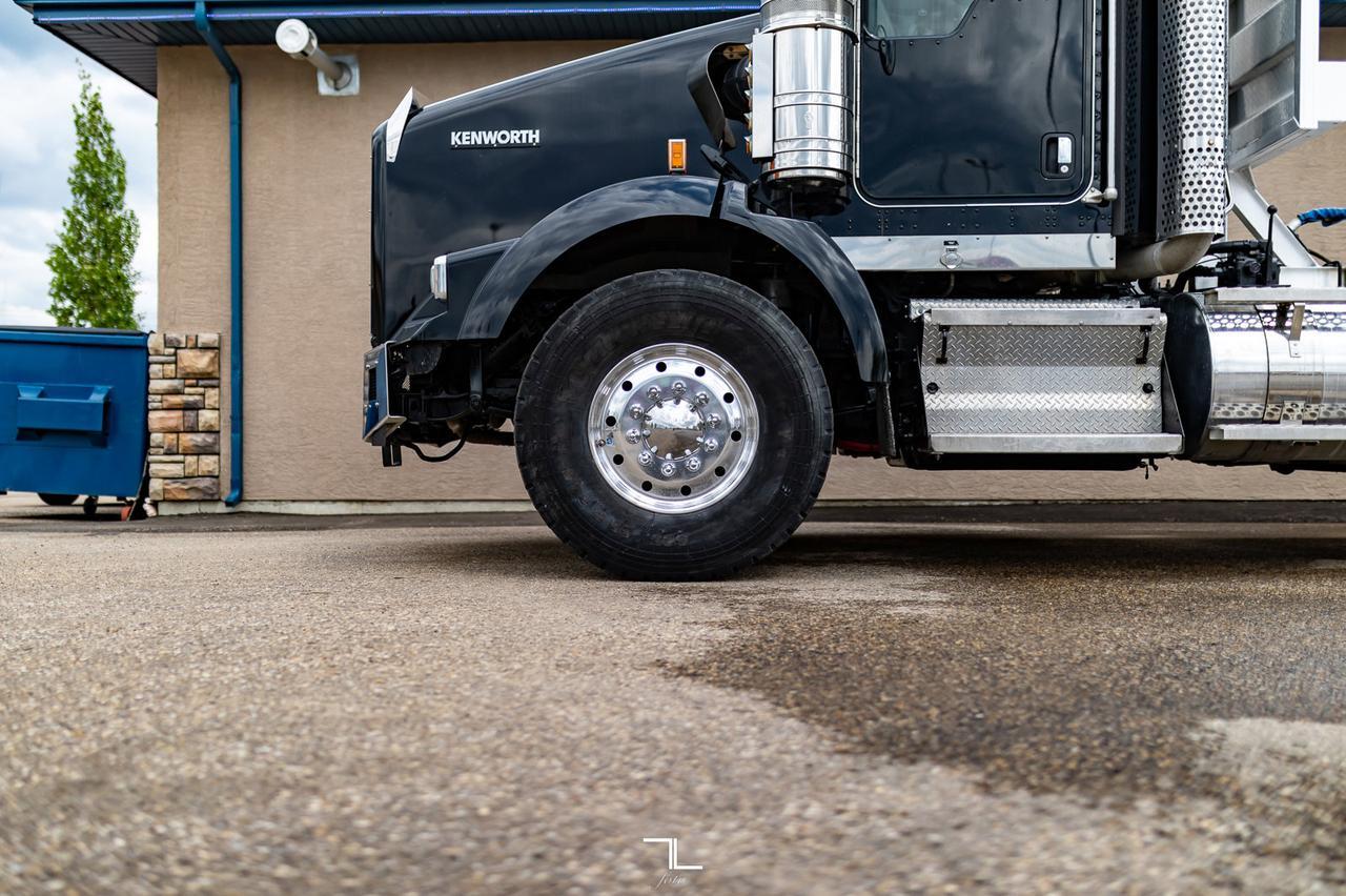 2013 Kenworth T-800 Day Cab Tractor Heavy Spec Red Deer AB