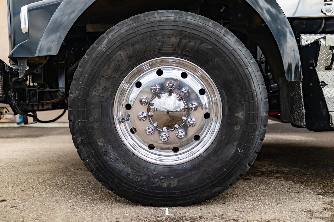 2013 Kenworth T-800 Day Cab Tractor Heavy Spec Red Deer AB