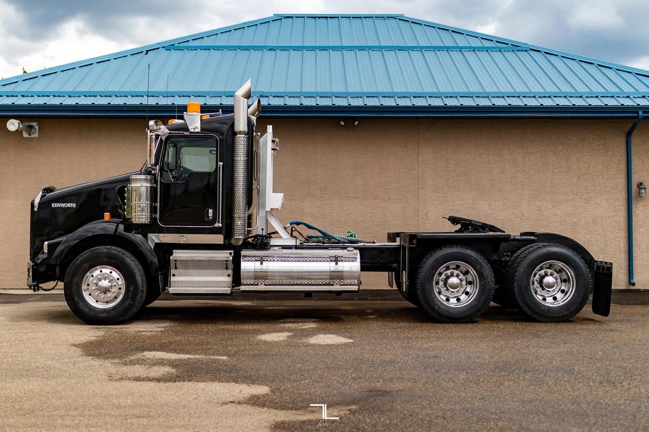 2013 Kenworth T-800 Day Cab Tractor Heavy Spec Red Deer AB