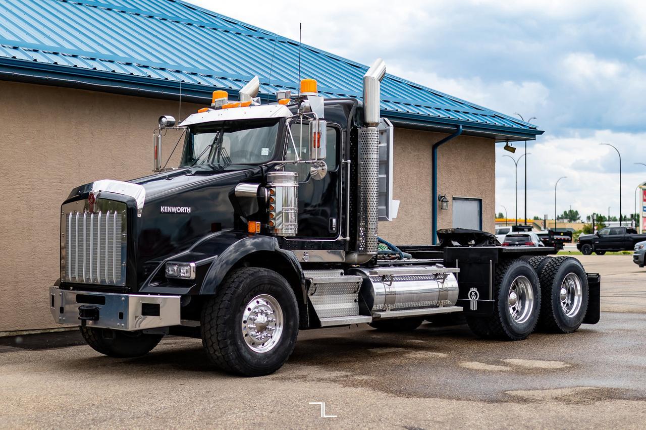 2013 Kenworth T-800 Day Cab Tractor Heavy Spec Red Deer AB