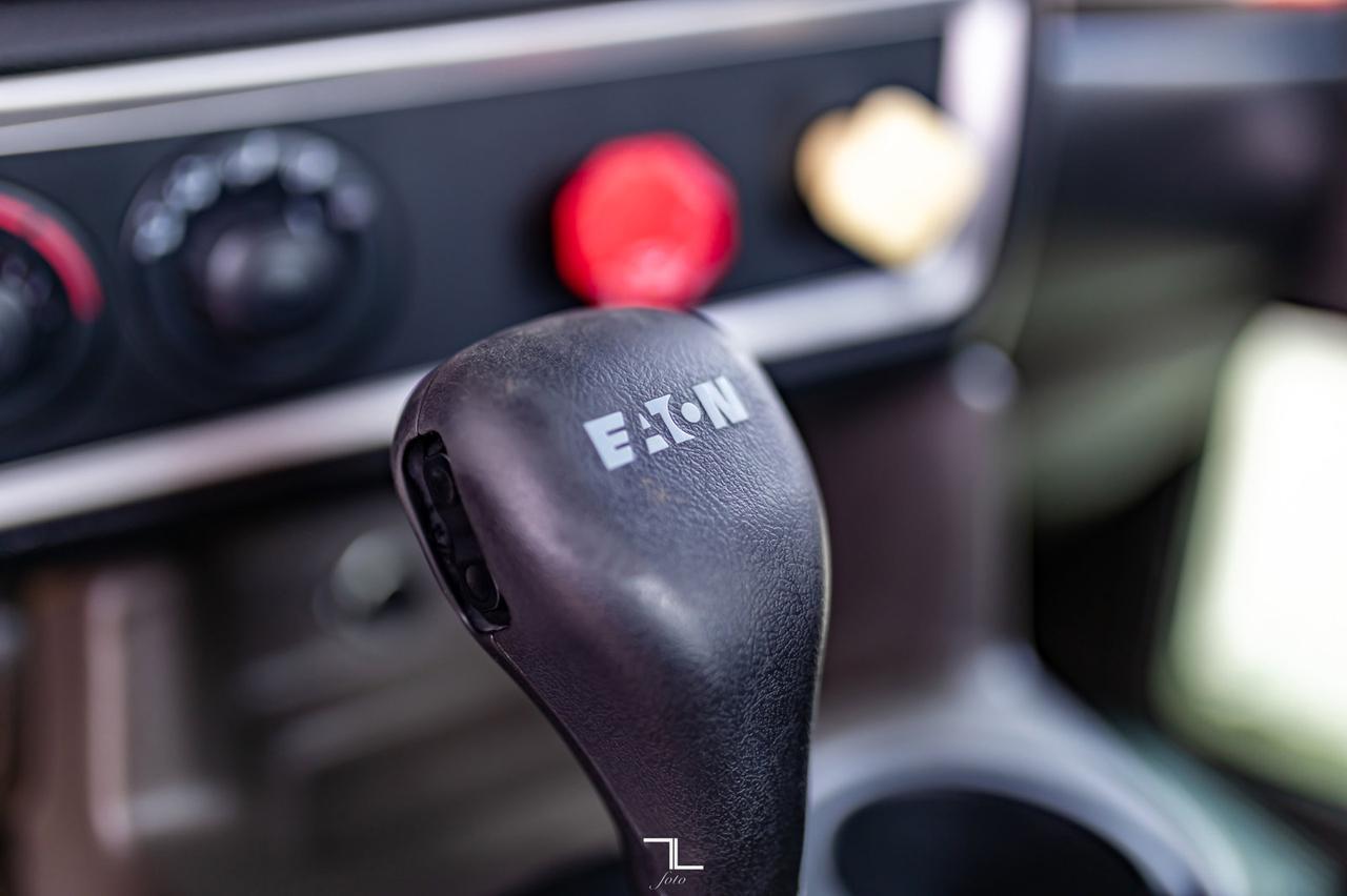 2013 Kenworth T-800 Day Cab Tractor Heavy Spec Red Deer AB