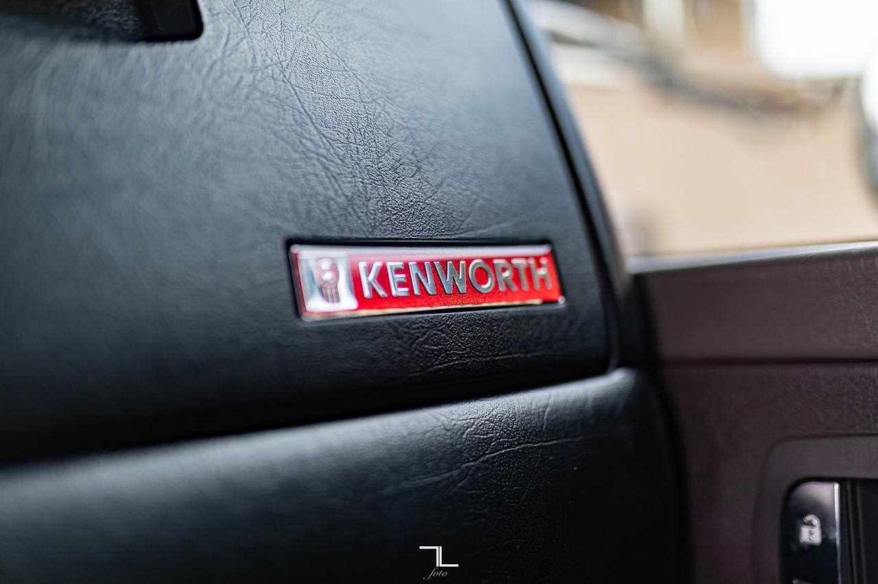 2013 Kenworth T-800 Day Cab Tractor Heavy Spec Red Deer AB