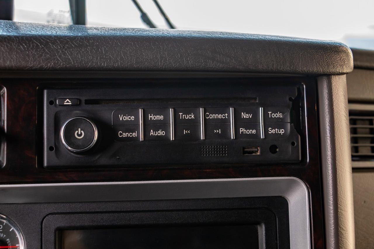 2013 Kenworth T-800 Heavy Spec Tractor/Sleeper Red Deer AB