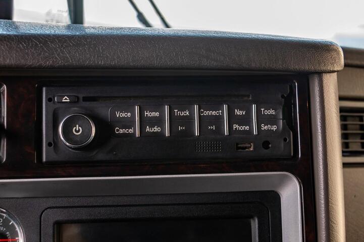 2013 Kenworth T-800 Heavy Spec Tractor/Sleeper Red Deer AB