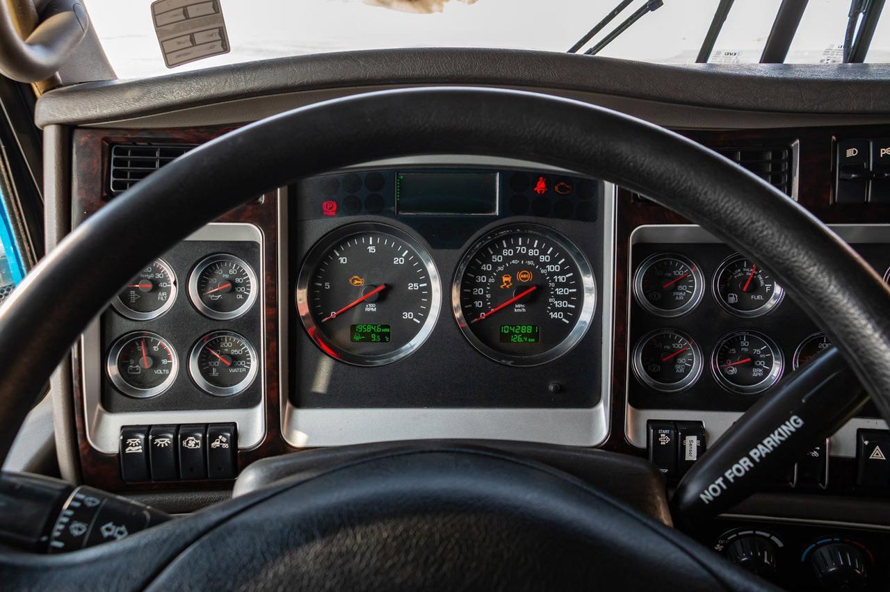 2013 Kenworth T-800 Heavy Spec Tractor/Sleeper Red Deer AB