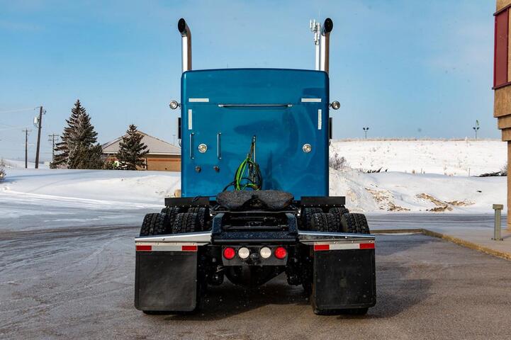 2013 Kenworth T-800 Heavy Spec Tractor/Sleeper Red Deer AB