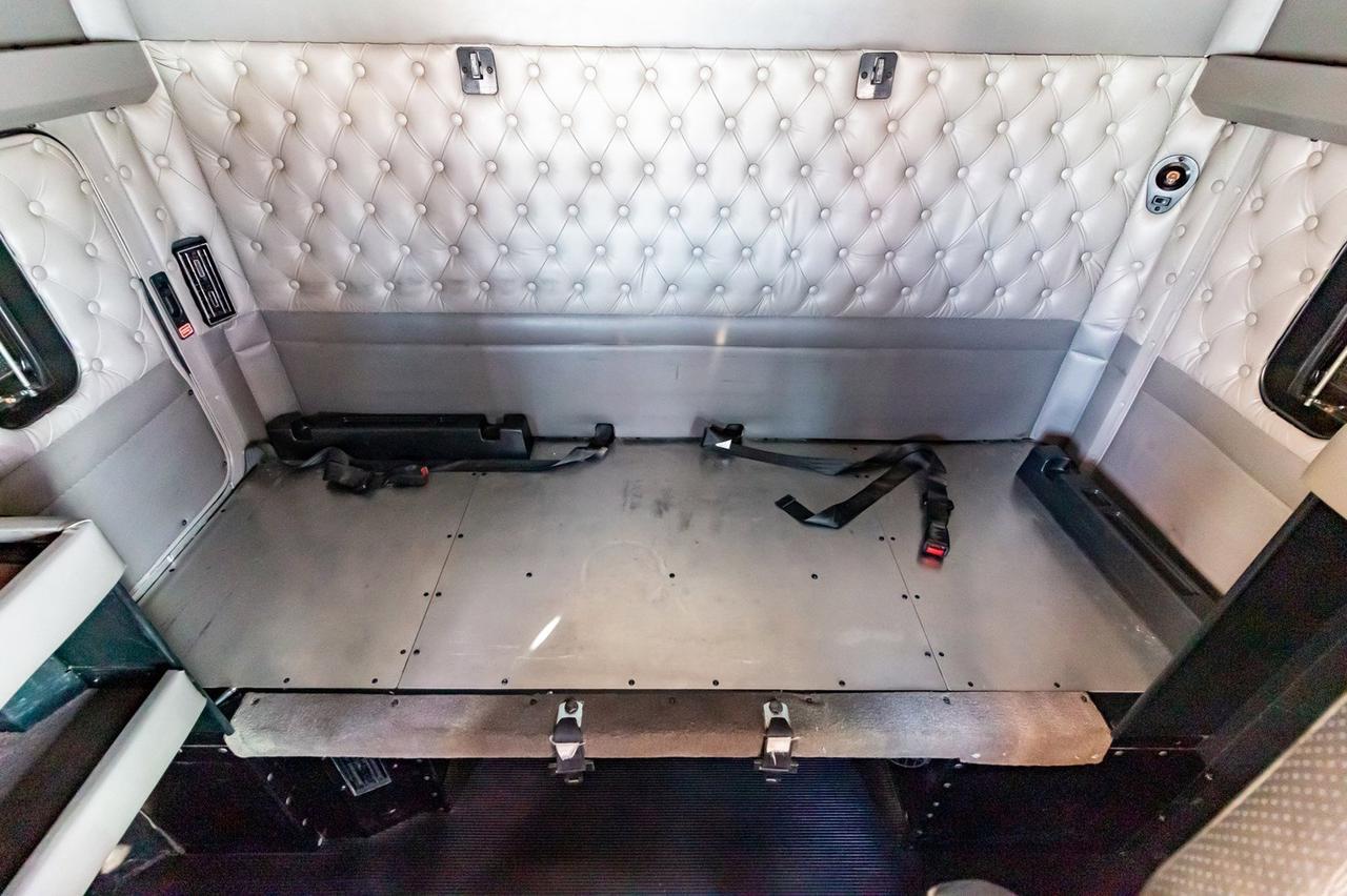 2013 Kenworth T-800 Heavy Spec Tractor/Sleeper Red Deer AB