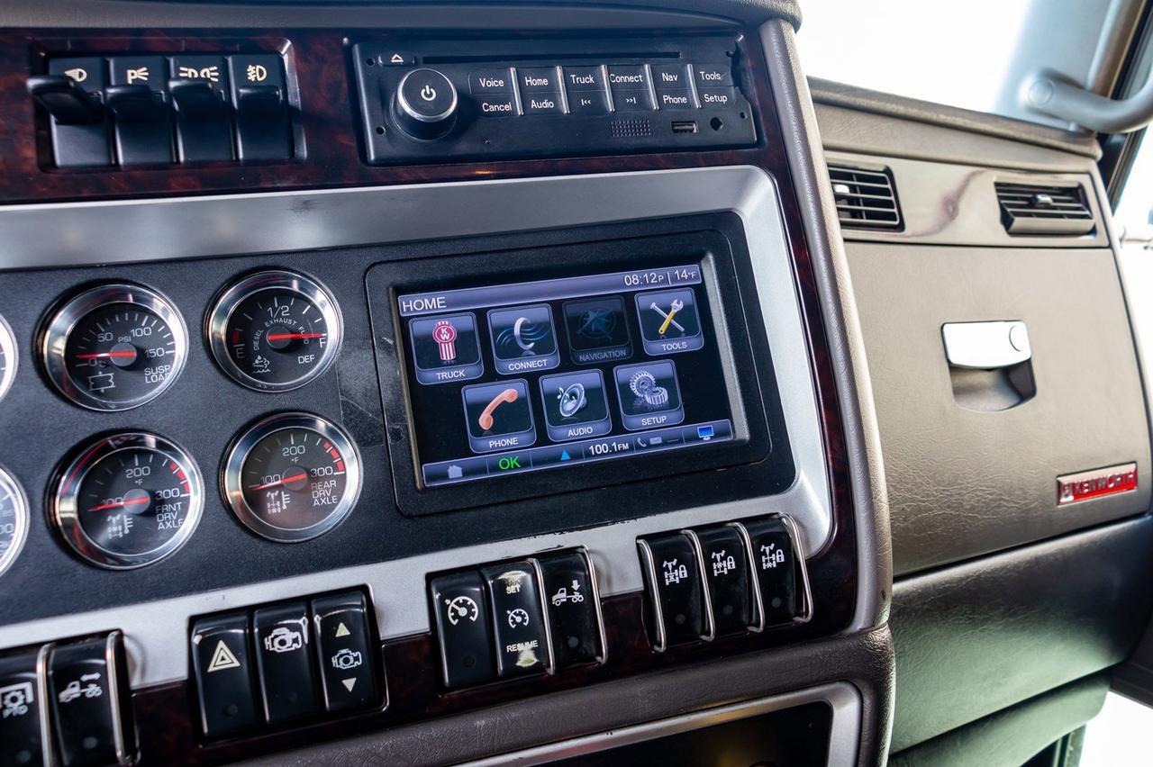 2013 Kenworth T-800 Heavy Spec Tractor/Sleeper Red Deer AB