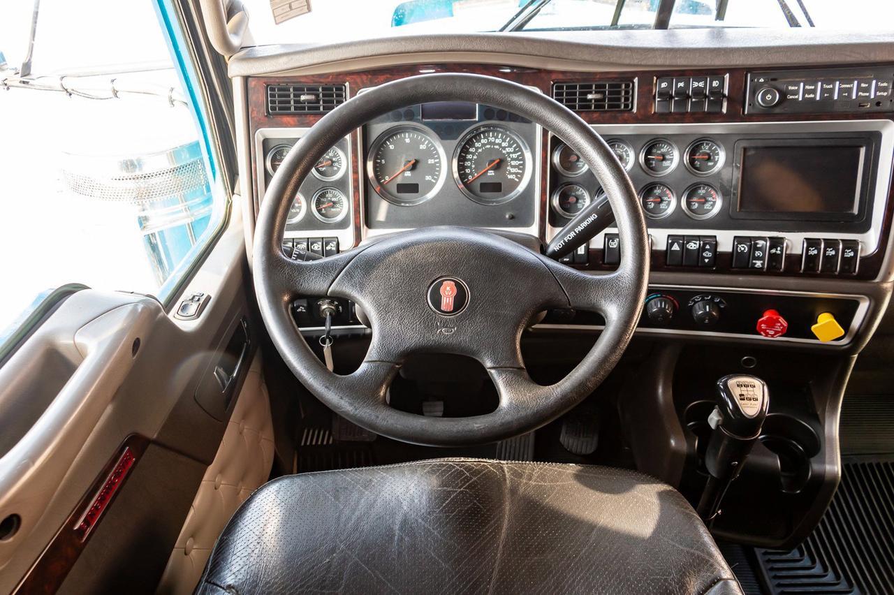 2013 Kenworth T-800 Heavy Spec Tractor/Sleeper Red Deer AB