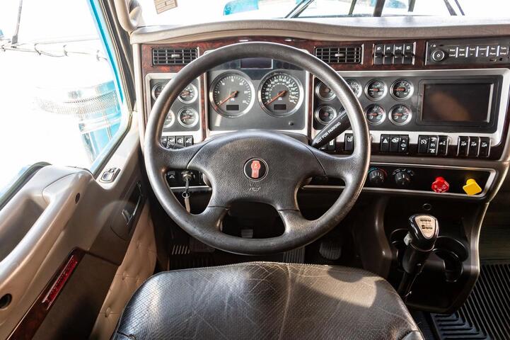 2013 Kenworth T-800 Heavy Spec Tractor/Sleeper Red Deer AB