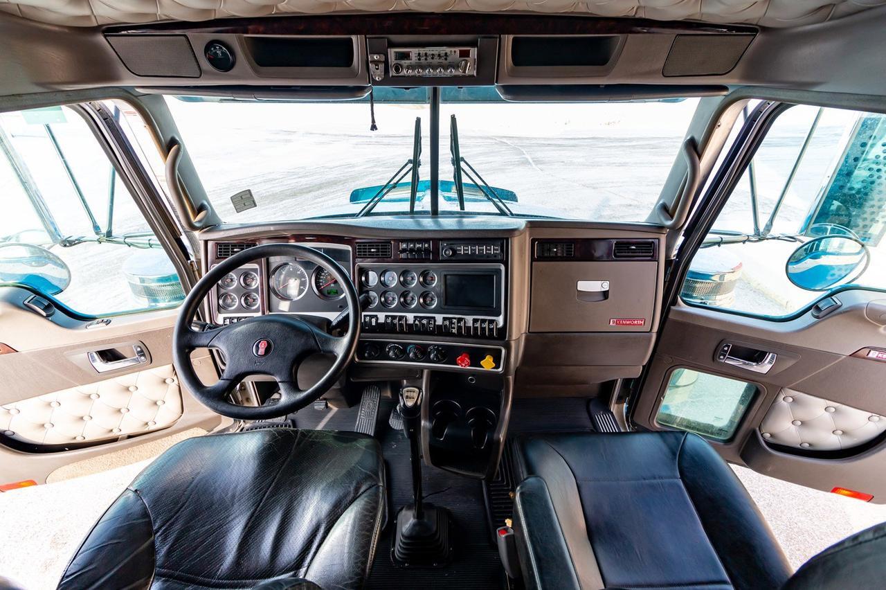 2013 Kenworth T-800 Heavy Spec Tractor/Sleeper Red Deer AB