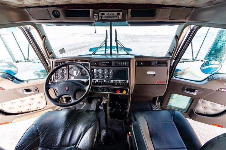 2013 Kenworth T-800 Heavy Spec Tractor/Sleeper Red Deer AB