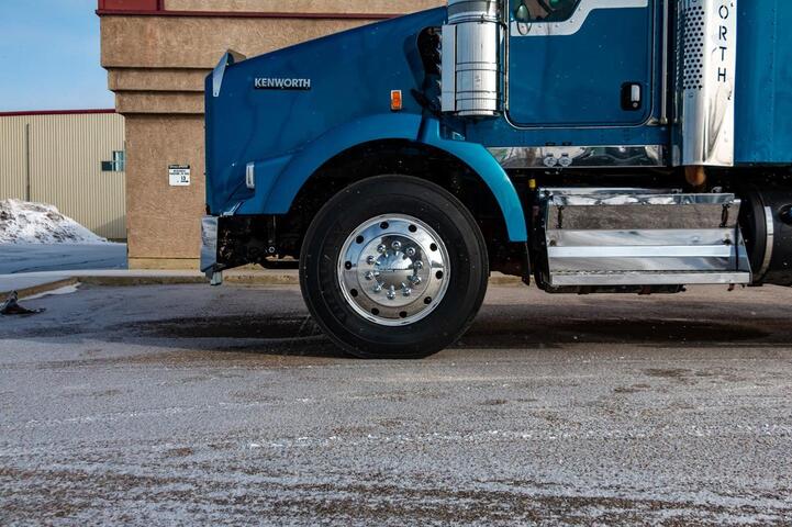 2013 Kenworth T-800 Heavy Spec Tractor/Sleeper Red Deer AB