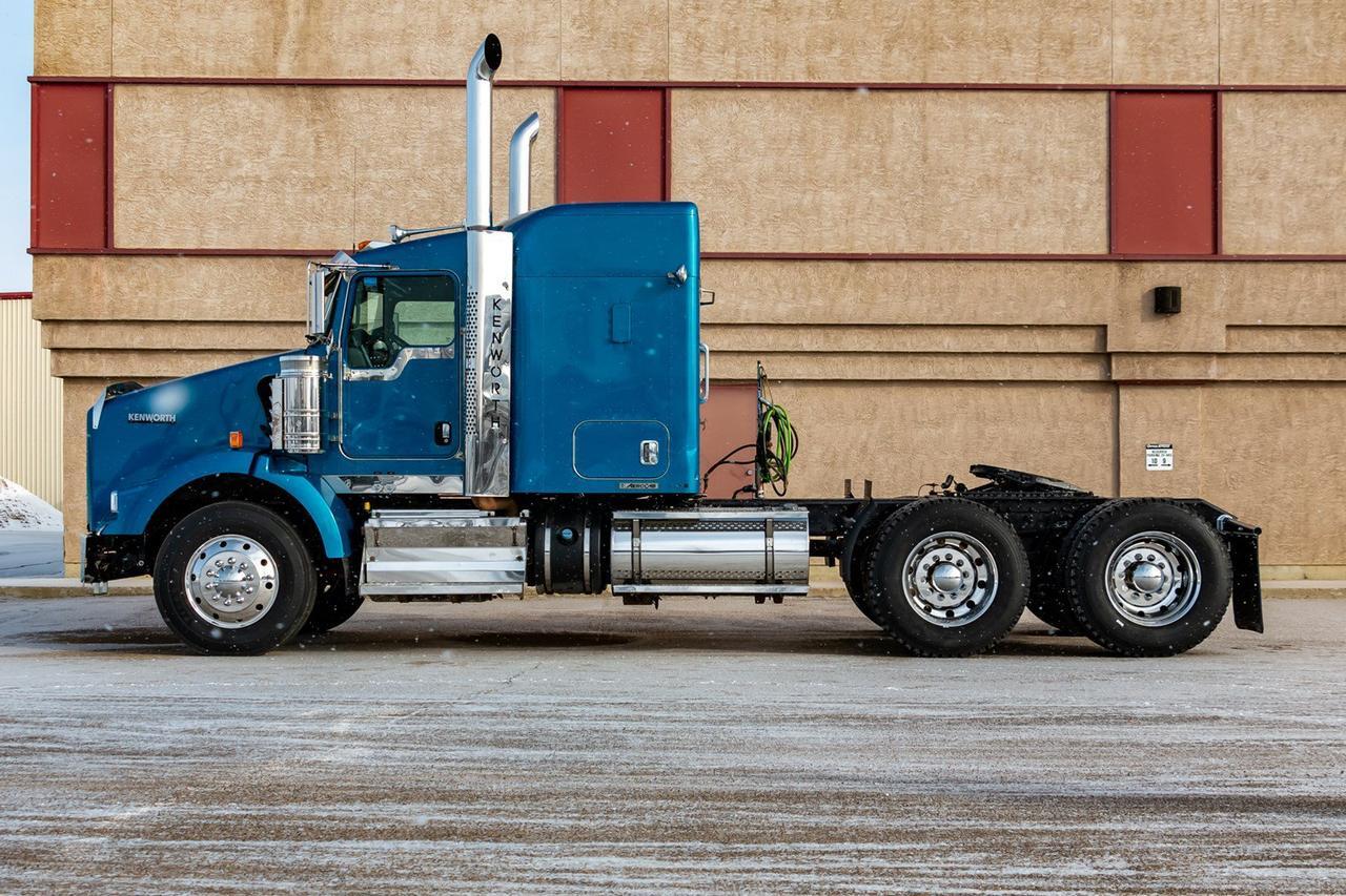 2013 Kenworth T-800 Heavy Spec Tractor/Sleeper Red Deer AB