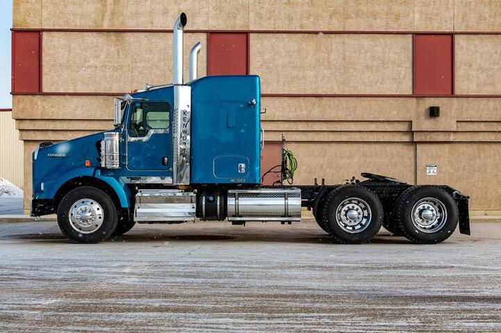 2013 Kenworth T-800 Heavy Spec Tractor/Sleeper Red Deer AB