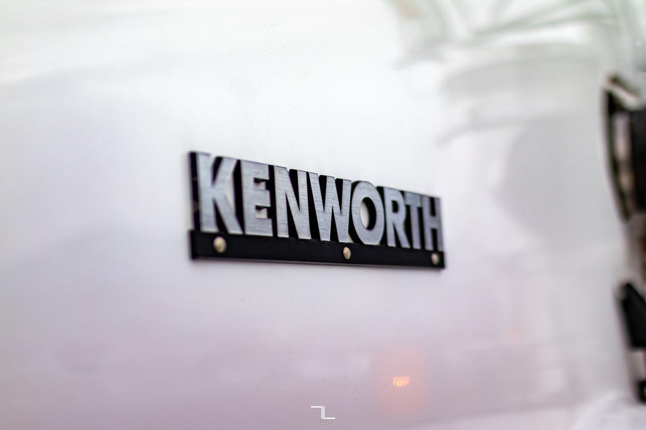 2013 Kenworth T-800 Heavy Spec Tractor Sleeper Red Deer AB