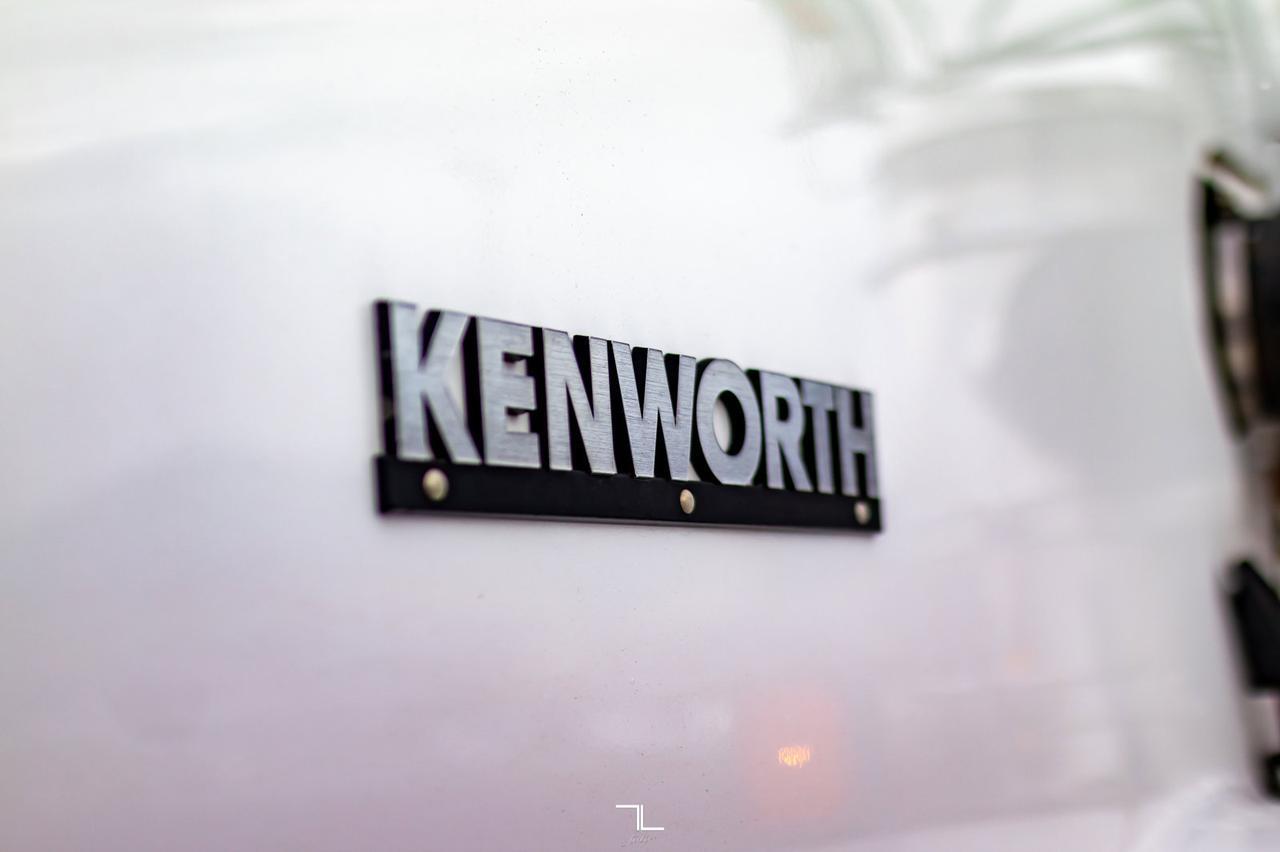 2013 Kenworth T-800 Heavy Spec Tractor Sleeper Red Deer AB