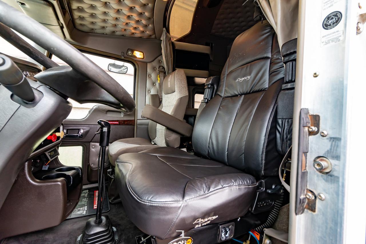 2013 Kenworth T-800 Heavy Spec Tractor Sleeper Red Deer AB