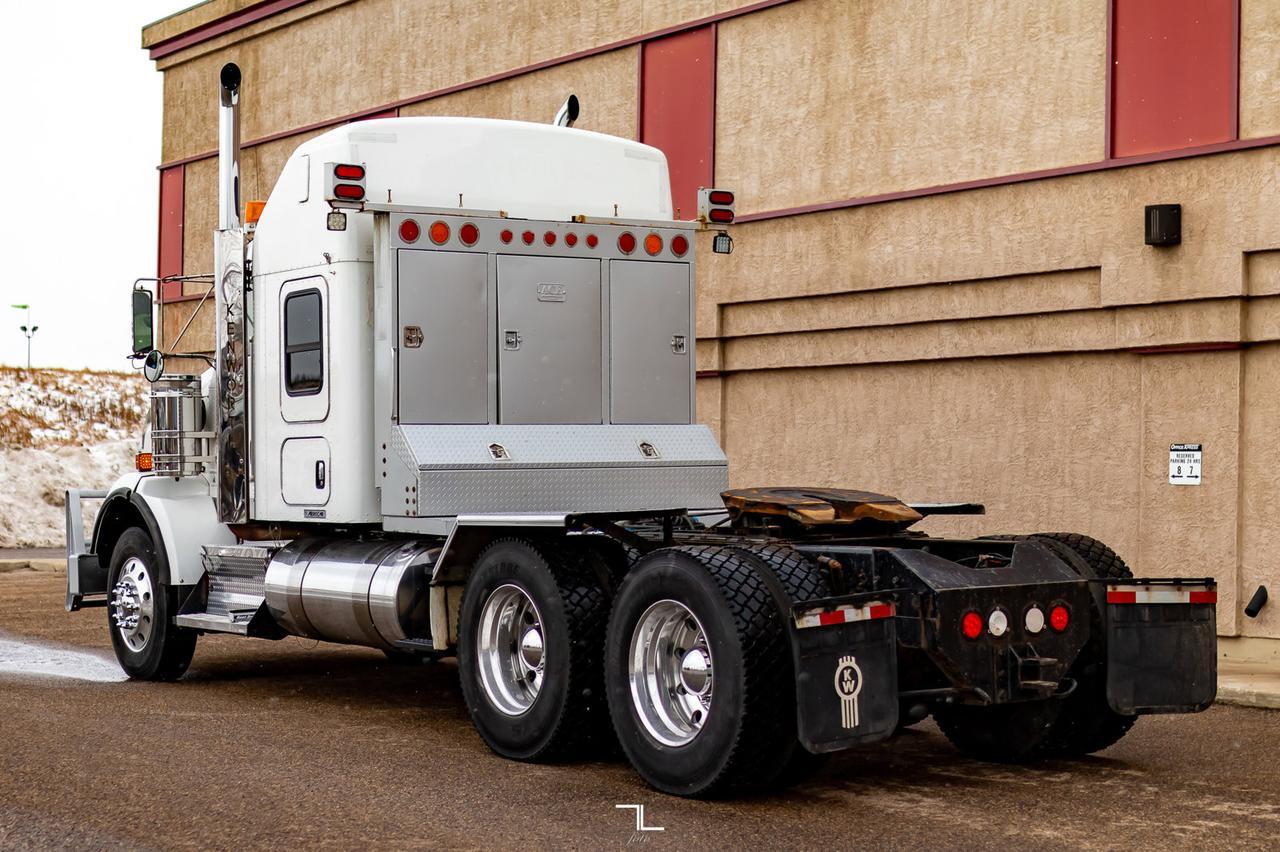 2013 Kenworth T-800 Heavy Spec Tractor Sleeper Red Deer AB